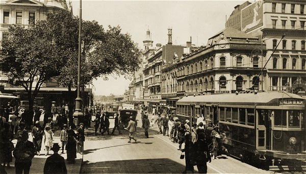 Postcard showing Swanston Street, c1926. From the collection of the Melbourne Tram Museum.